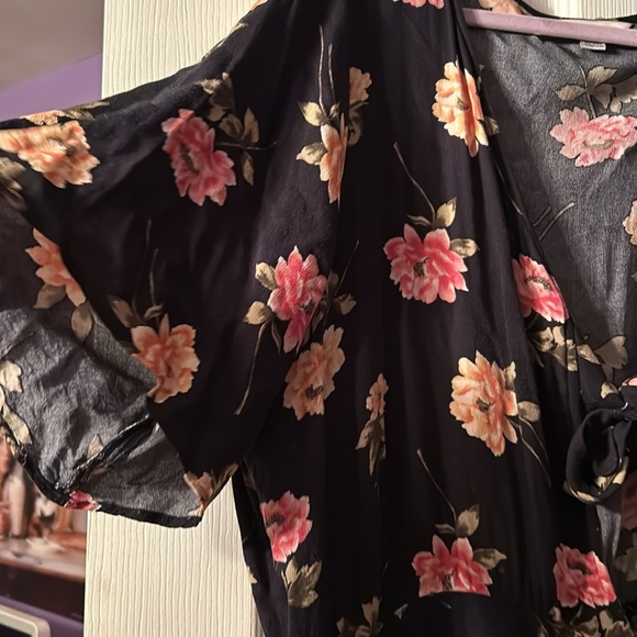 AE Romper 🩷 - Picture 4 of 9